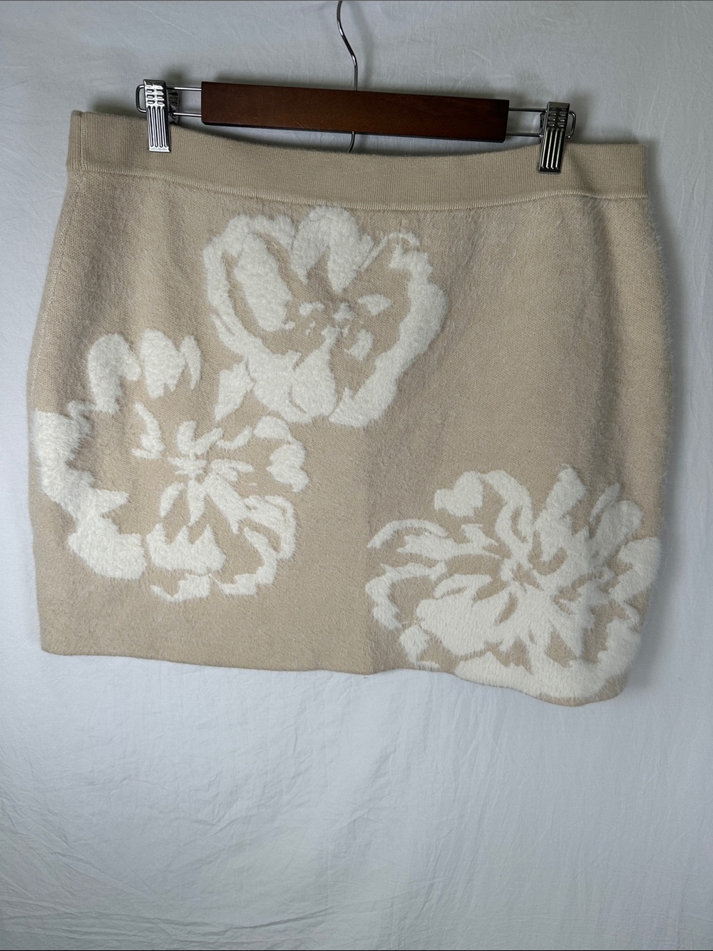 Anthropologie Beige Mini Skirt with White Floral Motif - Picture 3 of 4